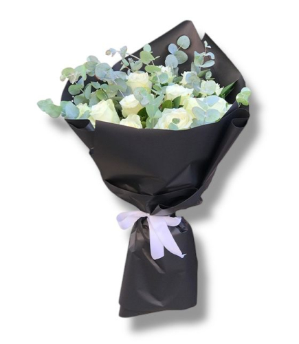 15  Gülün Büyüsü: SiyahTasarım Buket