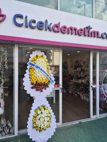 İhtişamın ve Tebrikin Klasik Simgesi: Ayaklı Gelin Duvağı