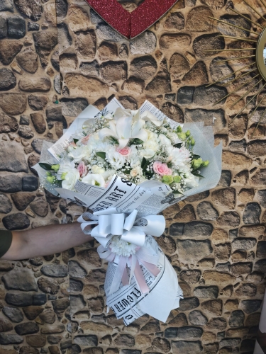 Nostaljik Dokunuşlu Pembe & Beyaz Tasarım Buket