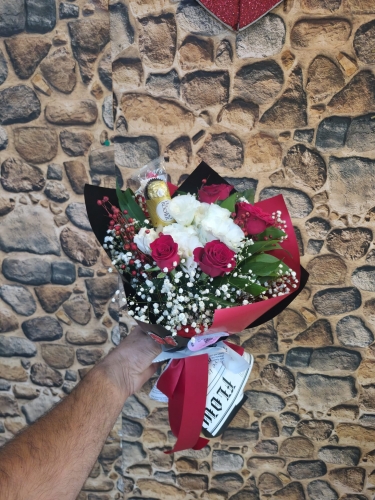 ❤️ 5 Gül & Rocher Çikolata Şıklığı