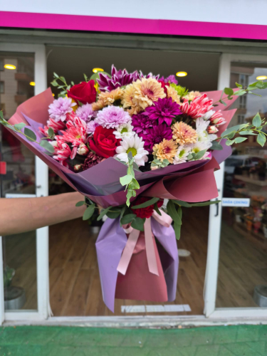 Kır Buketi: Ruhunuza Dokunan Otantik Çiçekler.