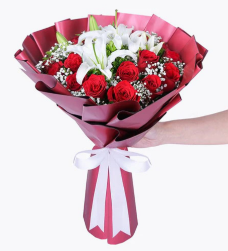 Zarafetin Buluşması: Kırmızı Gül & Beyaz Lilyum Buketi