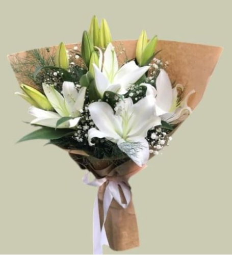 Kraft Kağıtta Beyaz Lilyum Buketi