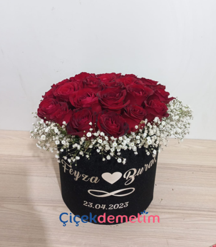 İsim Yazılı Kırmızı Gül Kutusu