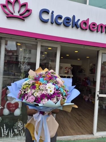 Doğanın En Güzel Uyanışı: Kucak Dolusu Bahar Çiçekleri Buketi