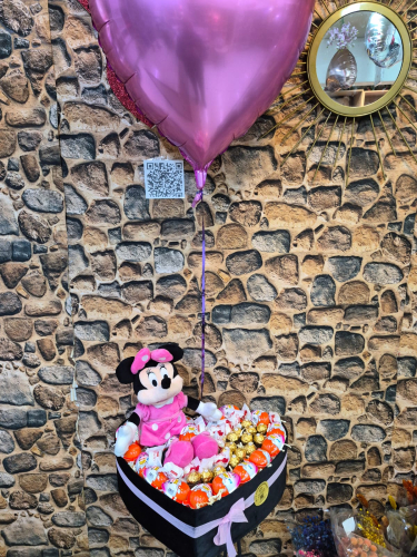 Siyah Kadife Şıklığında Mickey Mouse & Premium Çikolata Dünyası