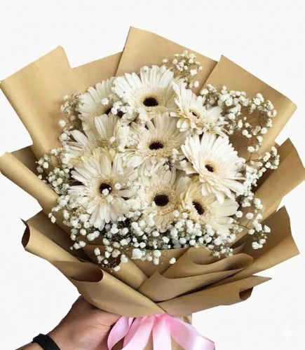 Zarafetin Zirvesi: 8’li Beyaz Gerbera Buketi